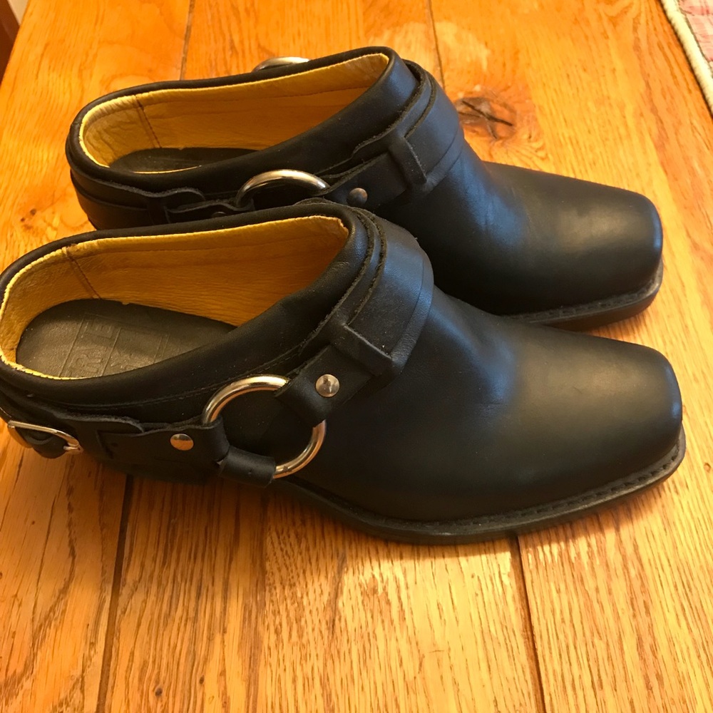 🌟🌟🌟SOLD Frye Belted Harness Mule EUC🌟🌟🌟